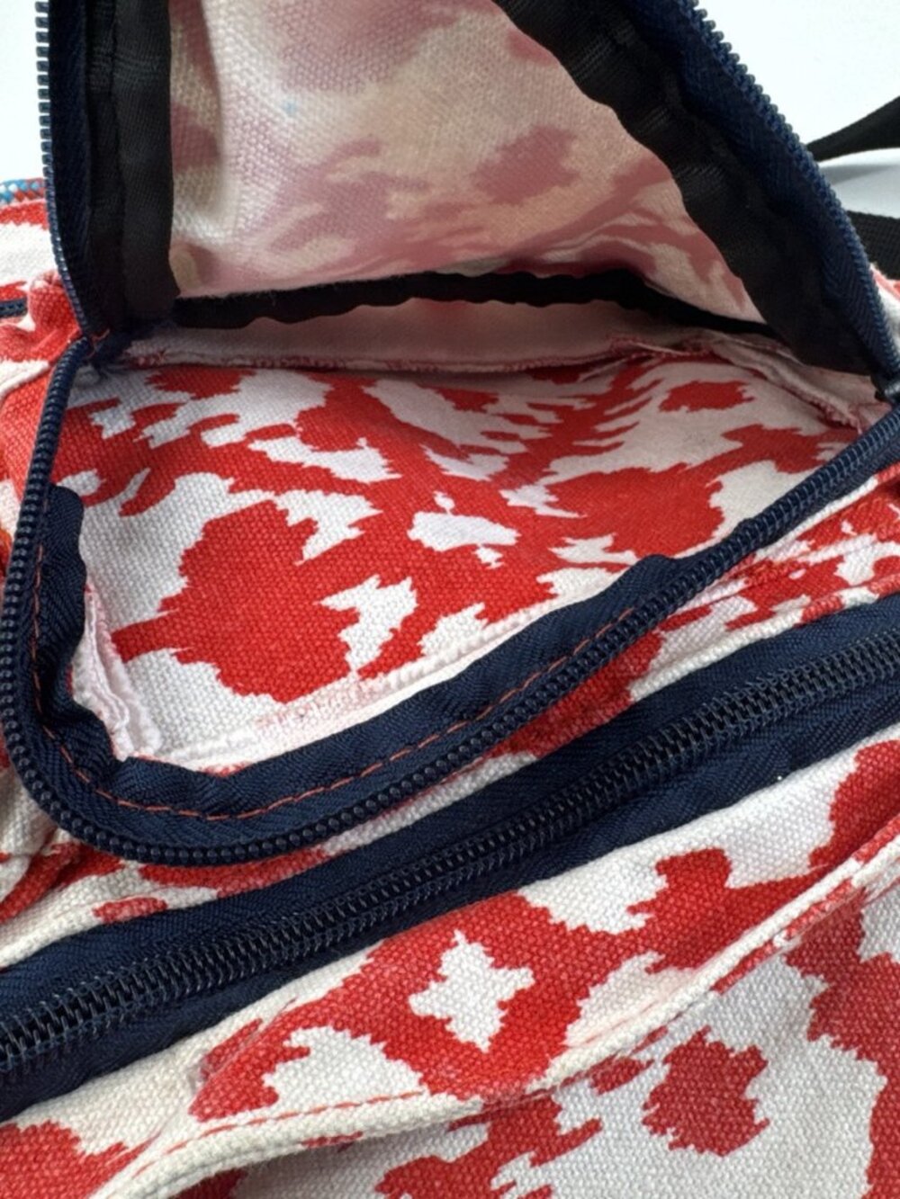 Kavu Rope Sling Crossbody Bag Large Red White Aztec Hiking Adjustable Strap - Picture 7 of 13